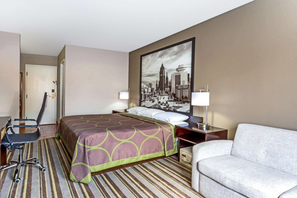 Delavan Inn and Suites - Photo 1