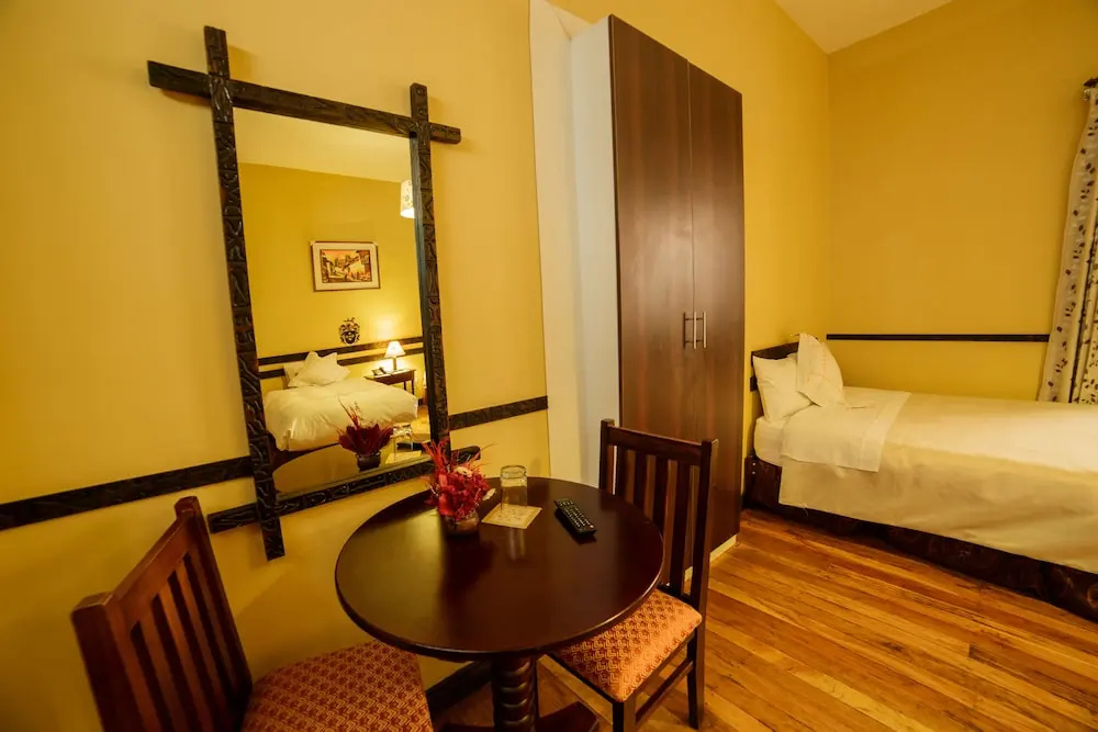 Yabar Hotel Plaza - Chambres