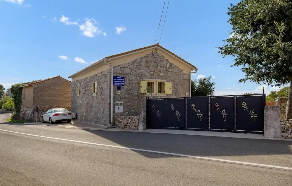 Beautiful Home in Garica With Wifi and 4 Bedrooms