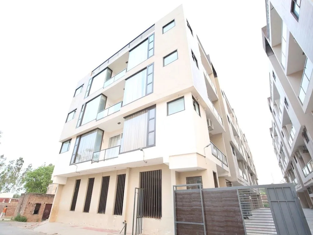 OYO 14186 Royal lake suites