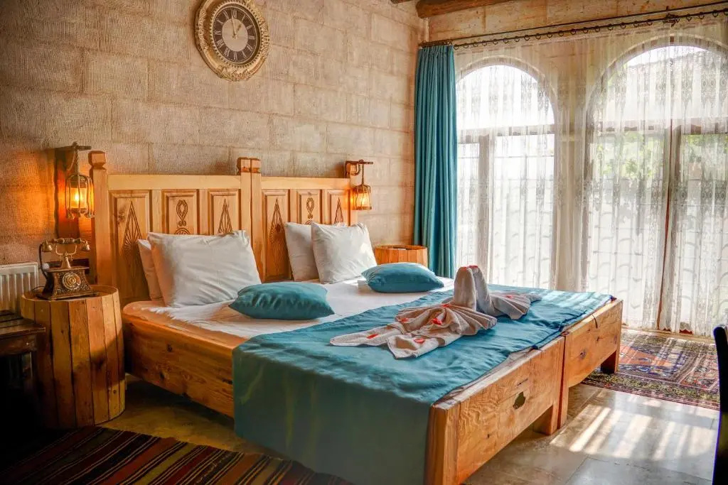 Deluxe Double room with city view (full double bed)