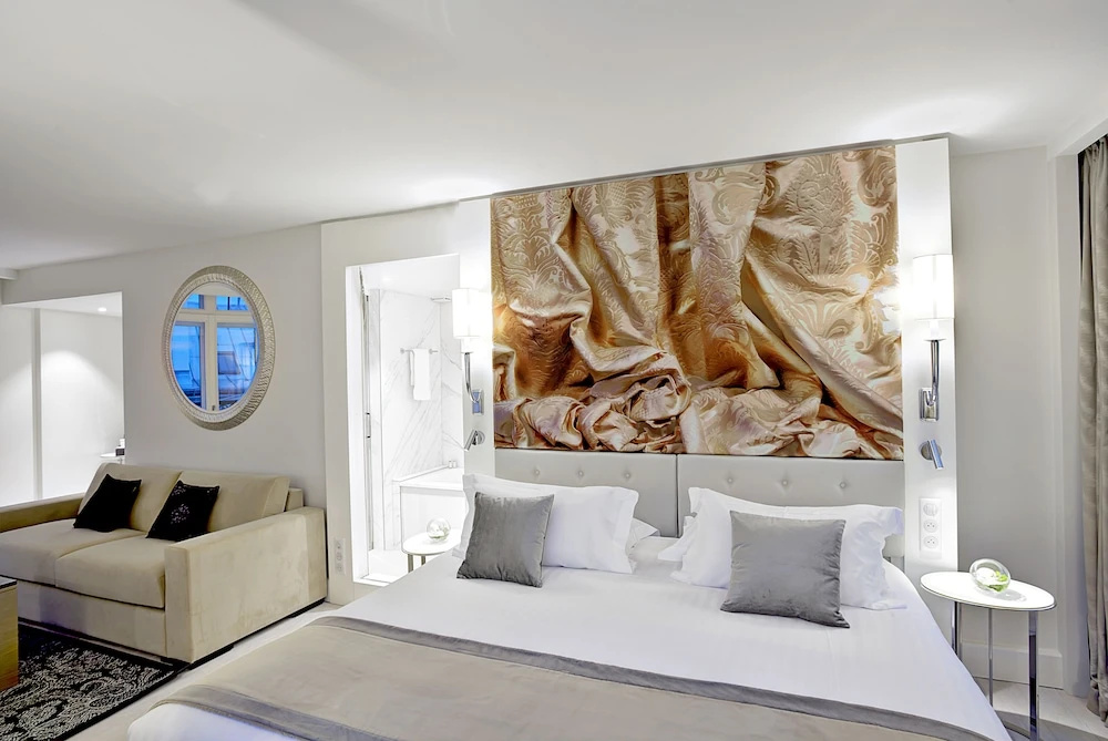 Suite with balcony