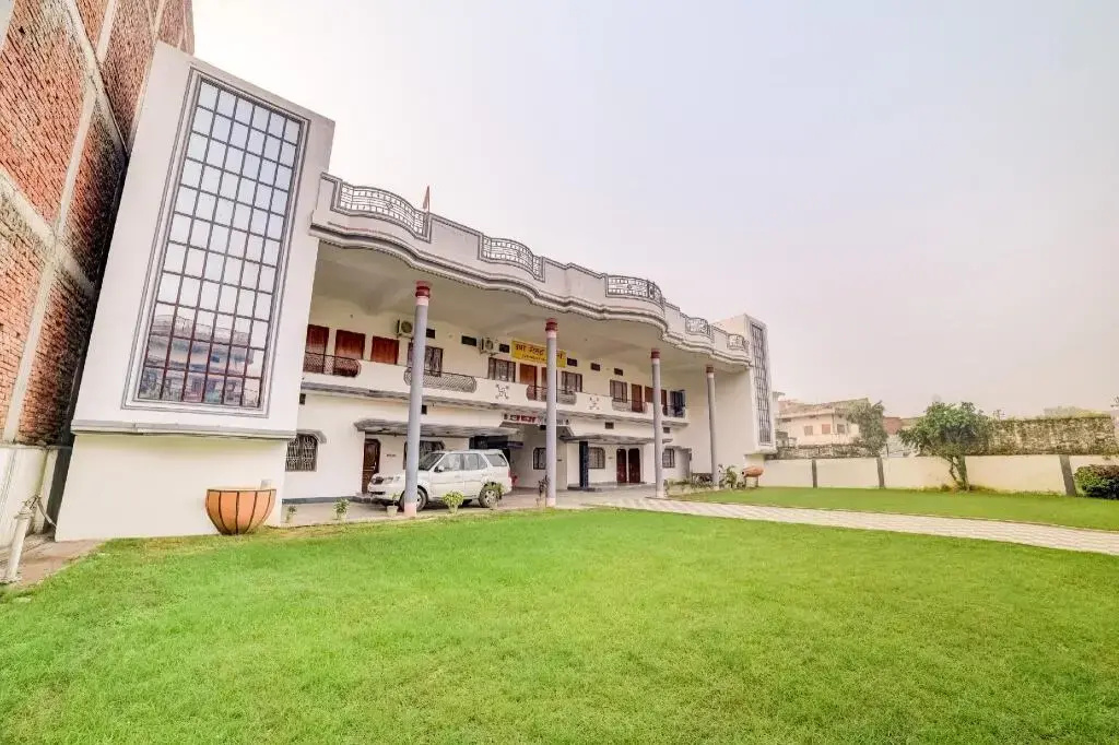 Usha Guest House by OYO Rooms