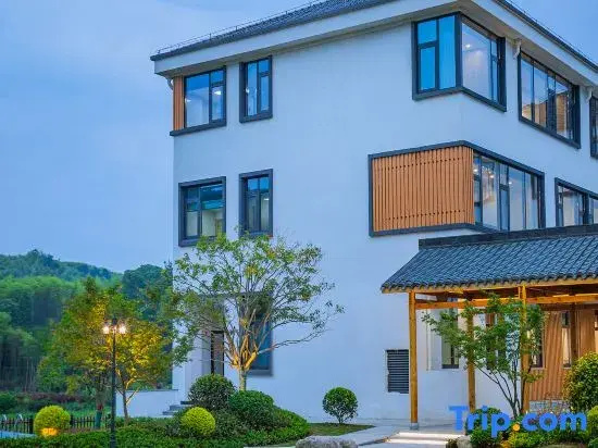 Anji Zhangyuan Fujun · Family-friendly Stream Pool Resort