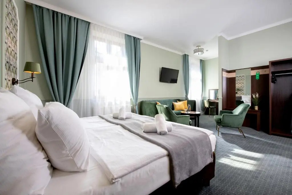 Deluxe Double room (full double bed)