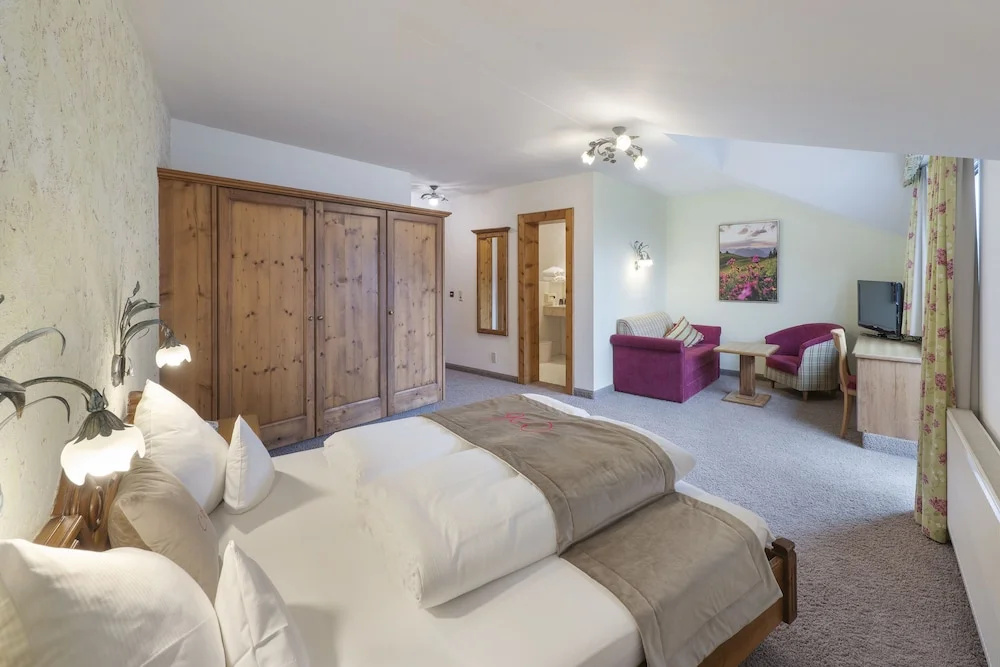 Standard Quadruple Family room