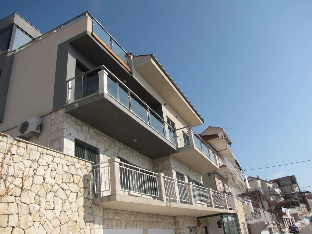 Apartment Iva - with beautiful view: A1 Omis, Riviera Omis