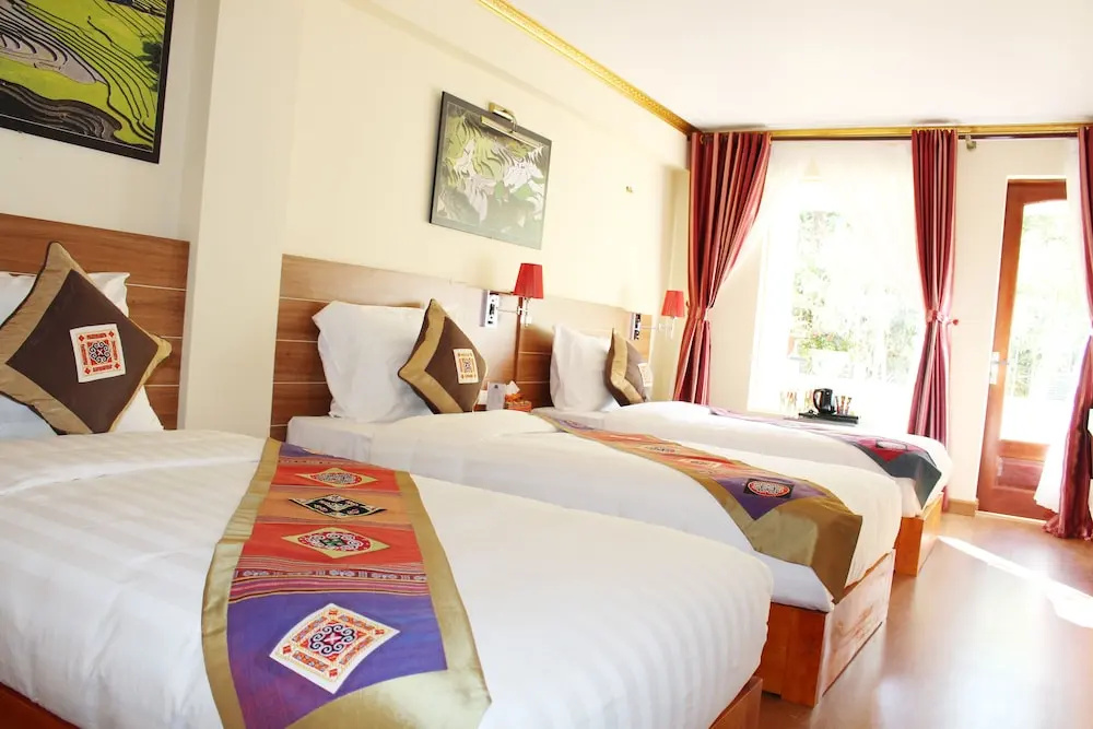 Deluxe Double room with balcony and with city view (twin beds)