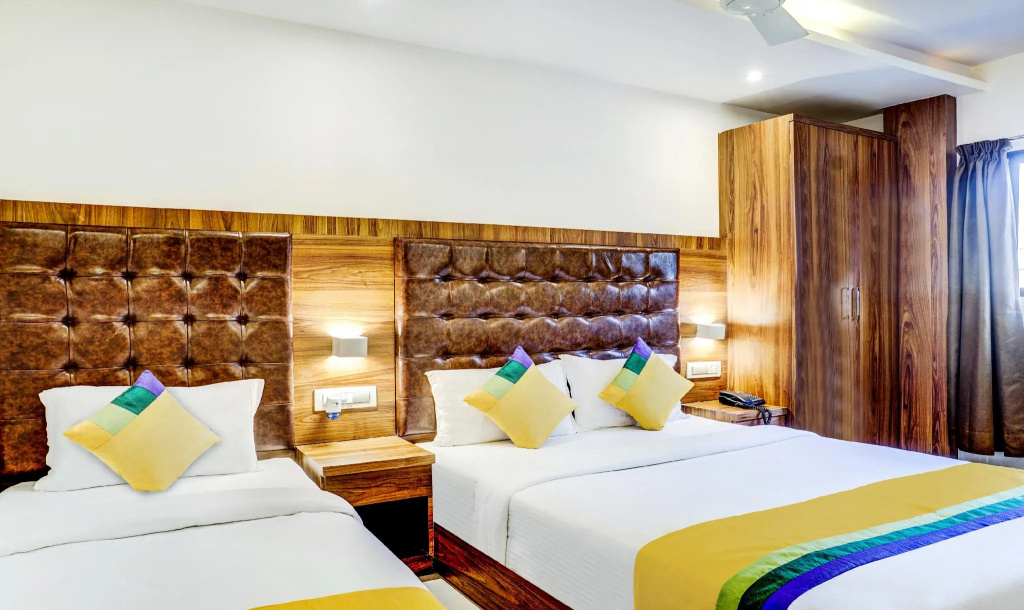 Deluxe Double room (full double bed)