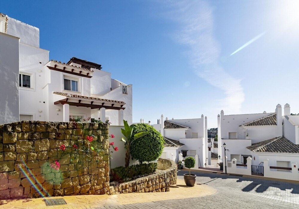 Ar23 - Holiday Flat, Puerto Banus by Roomservices