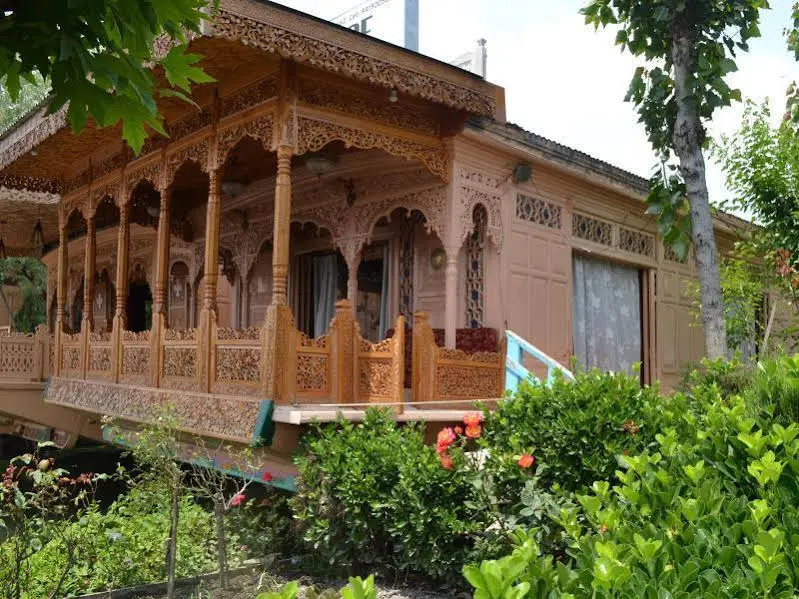 Houseboat Ghulam khuroo Taj palace in Srinagar