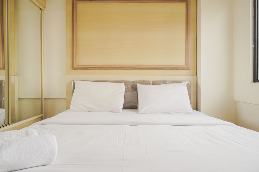 Comfort 1Br With Working Room At Meikarta Apartment in Cibatu