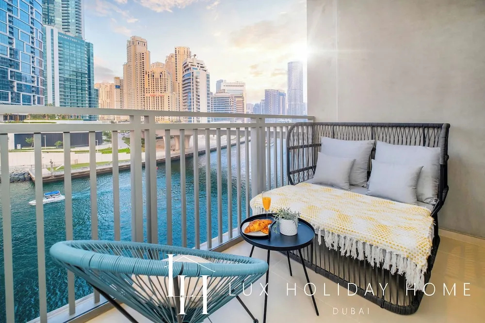 LUX 52 42 Deluxe Marina View Suite 2, Dubai