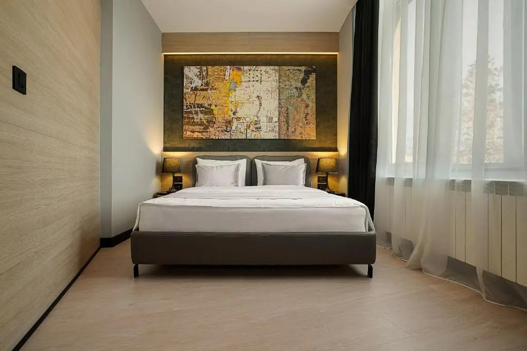 Maccani Black Luxury Suites — фото