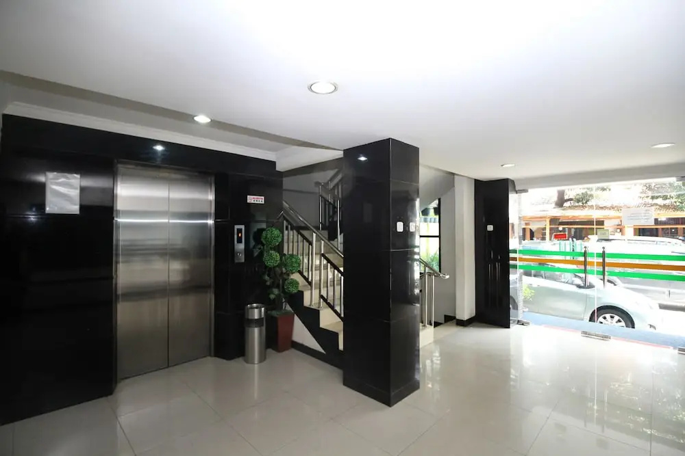 Lobby & Reception