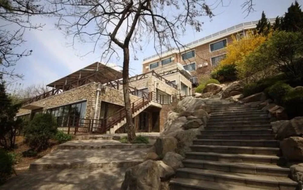 Yanwoling Garden Hotel