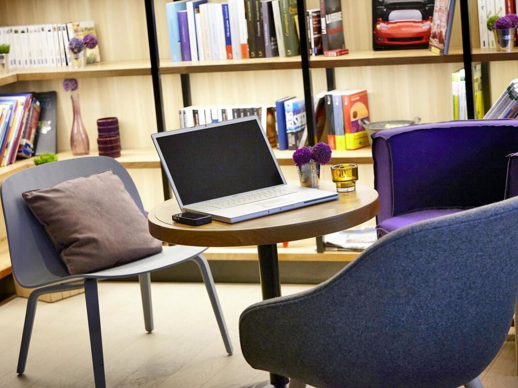 (le blank mesnil forum culturel), франция, 1999. Город блан мениль. Ветеринарная аптека в городе le blanc франция. Блан мениль. Ле-блан-мениль.