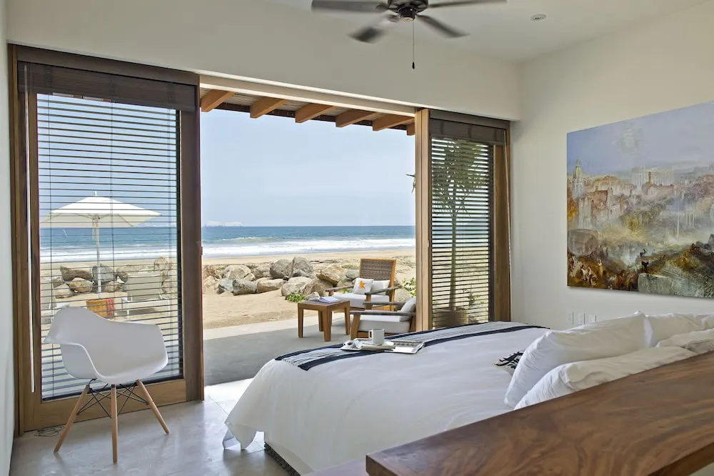 3 Bedrooms Villa beachfront