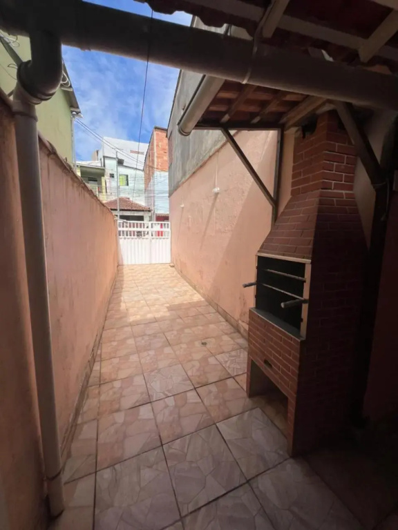 Casa com wi-fi e garagem a 5 minutos da Praia Grande