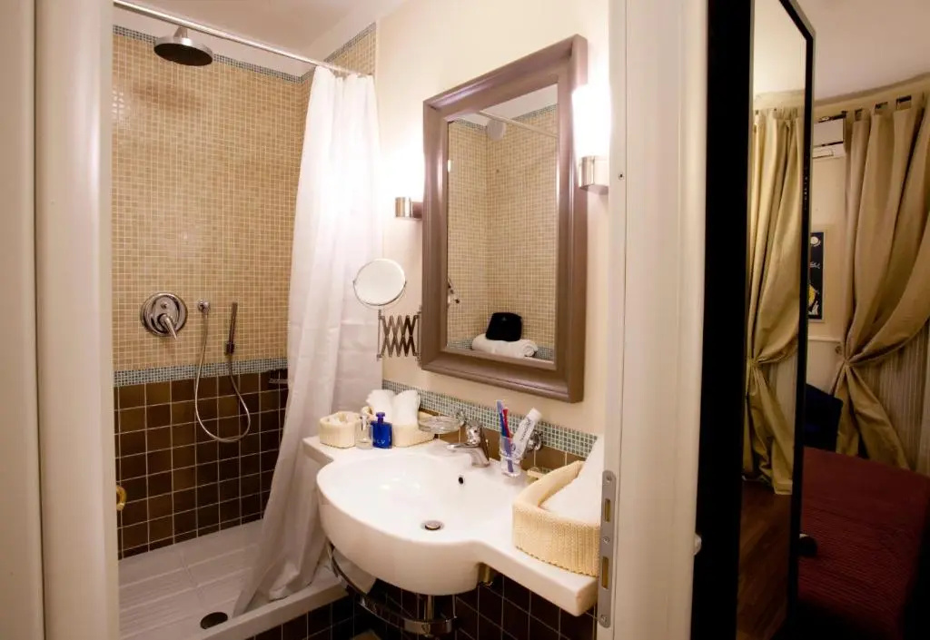 Standard Double room with balcony (full double bed)