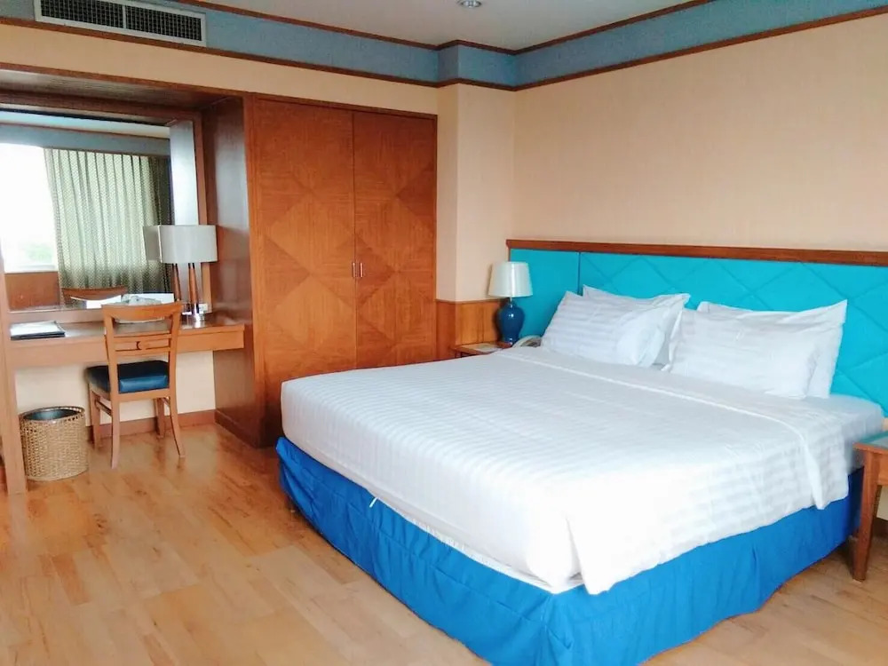Полулюкс с видом на город в Diamond Plaza Hotel Suratthani