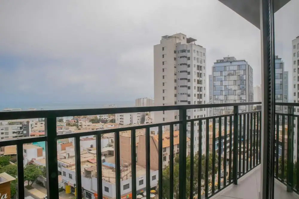 w Beautiful 3BR w Balcony in San Isidro