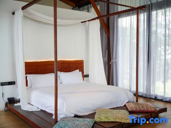 Standard Double room with river view (full double bed)