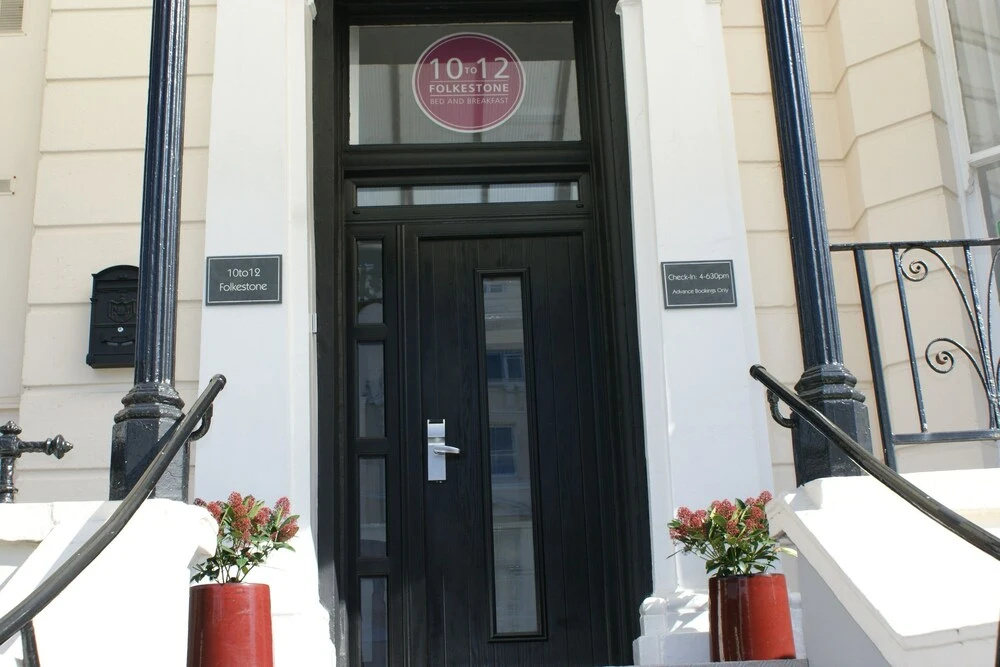 10 to12 Folkestone Bed  Breakfast