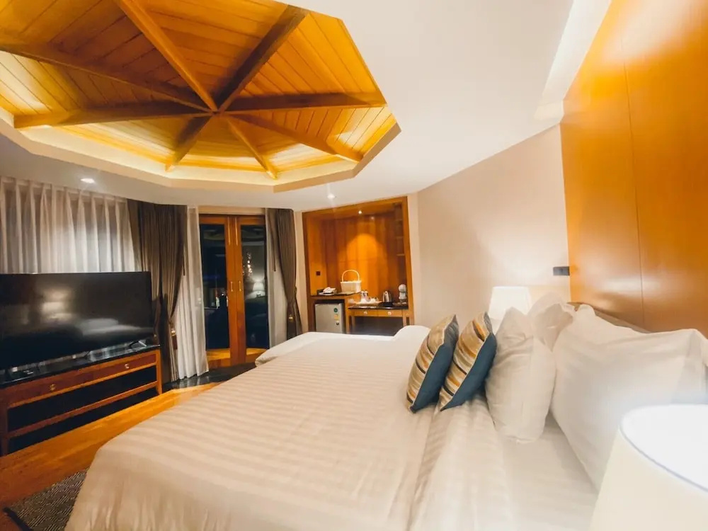Standard room with pool view