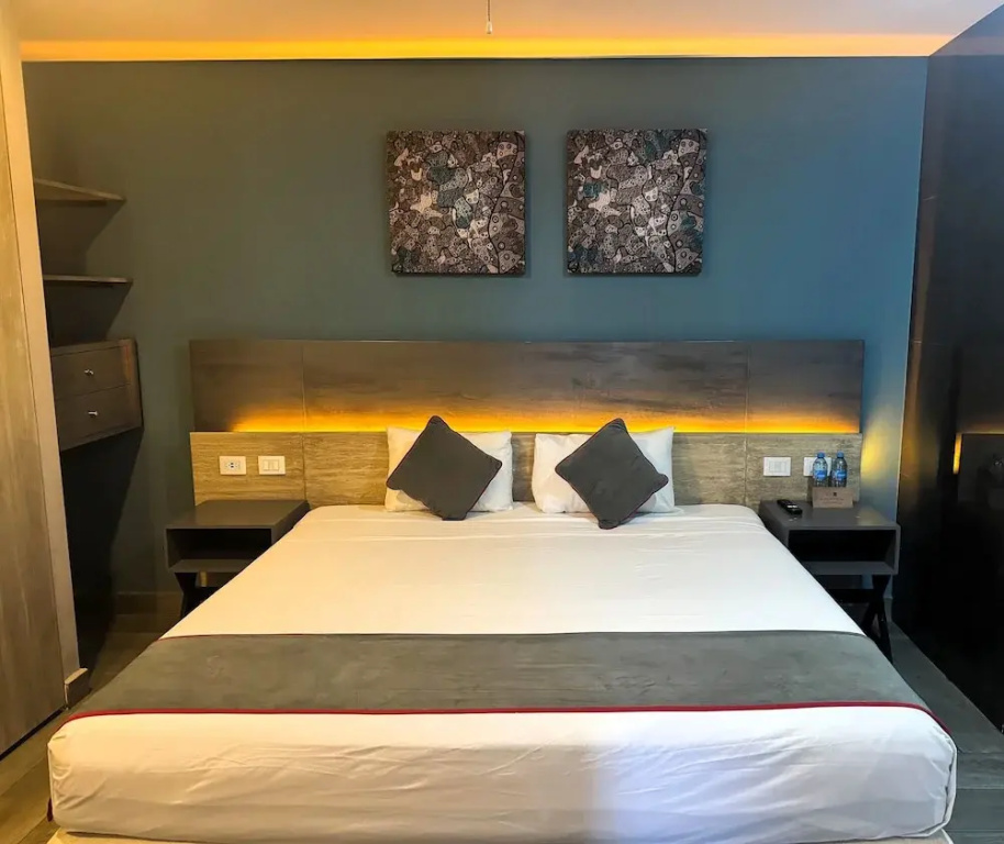Standard Sextuple room