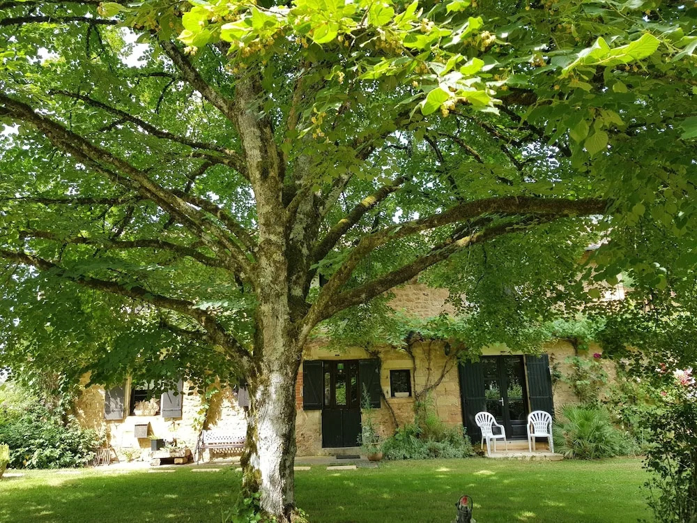 Spacious Farmhouse With Pool