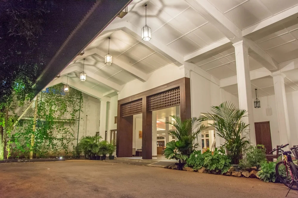 The Lakeside Hotel at Nuwarawewa