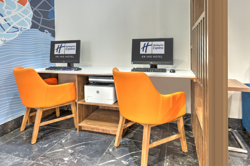 Holiday Inn Express Dallas Downtown by IHG — 4