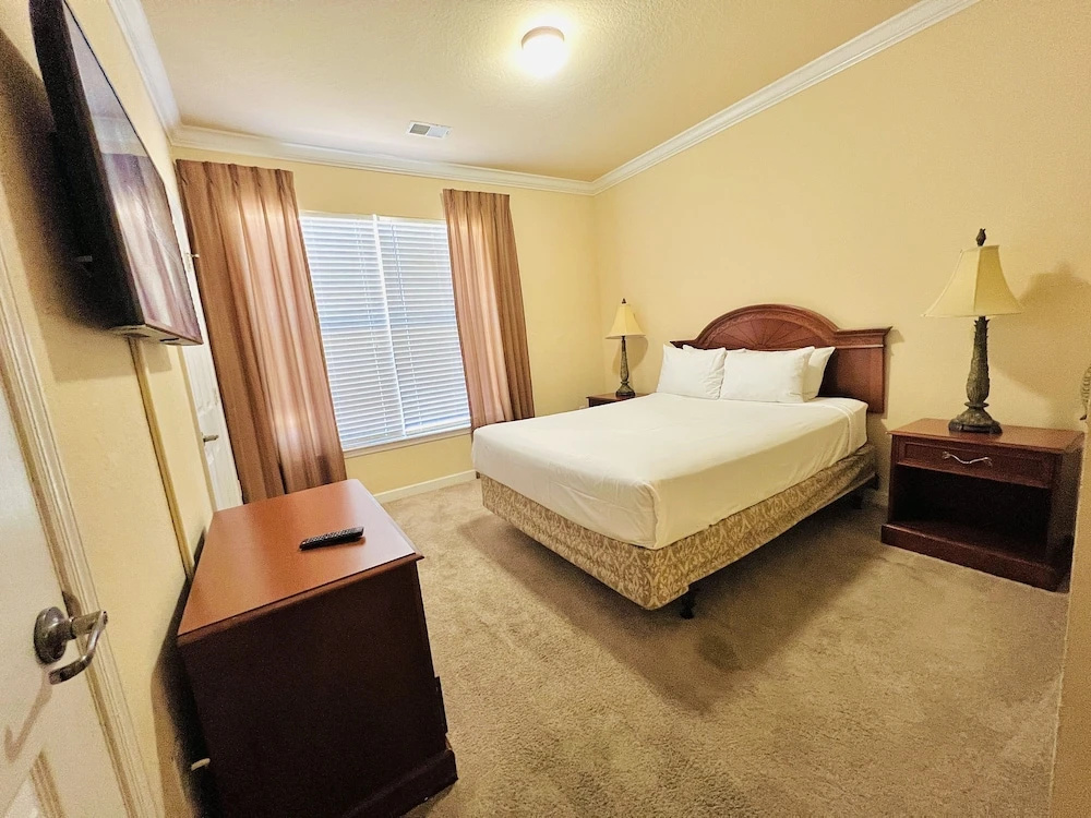 1301tt Unit 9108- Tuscana Resort 3 Bedroom Condo by RedAwning