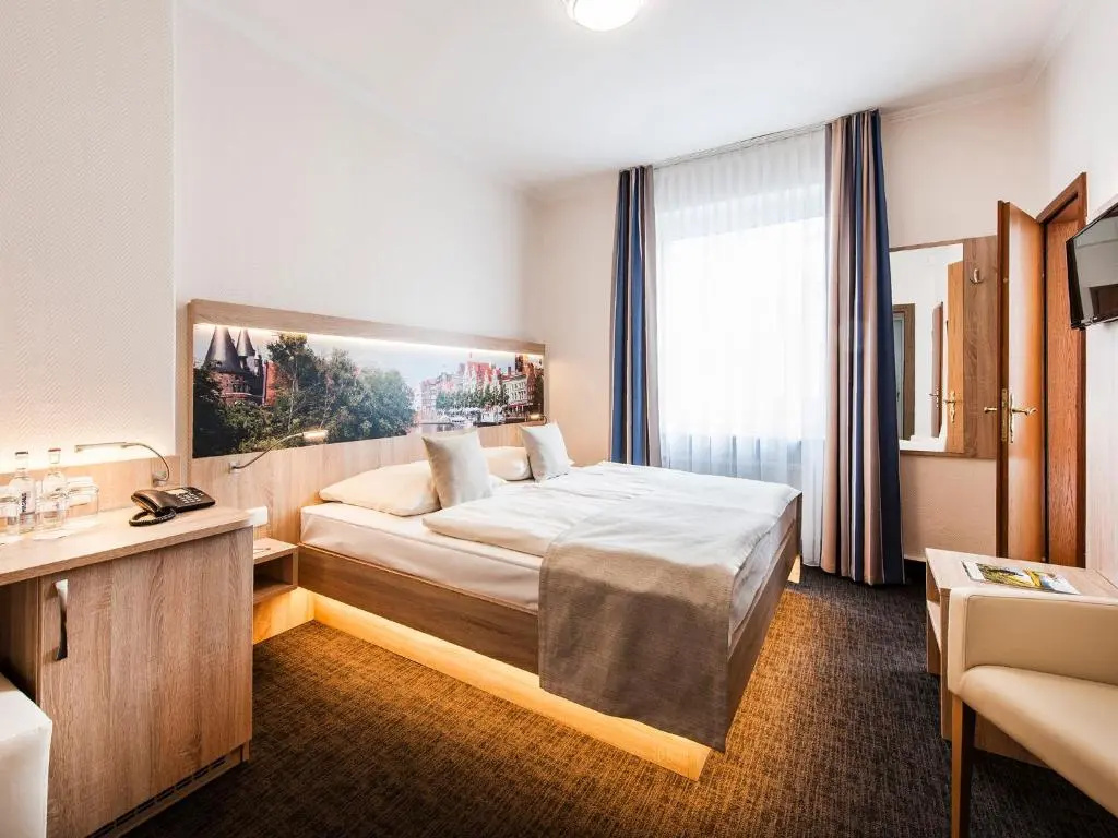 Standard Triple room