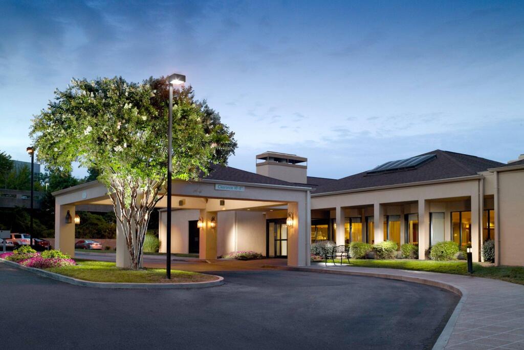 Courtyard by Marriott Atlanta Windy Hill/Ballpark image