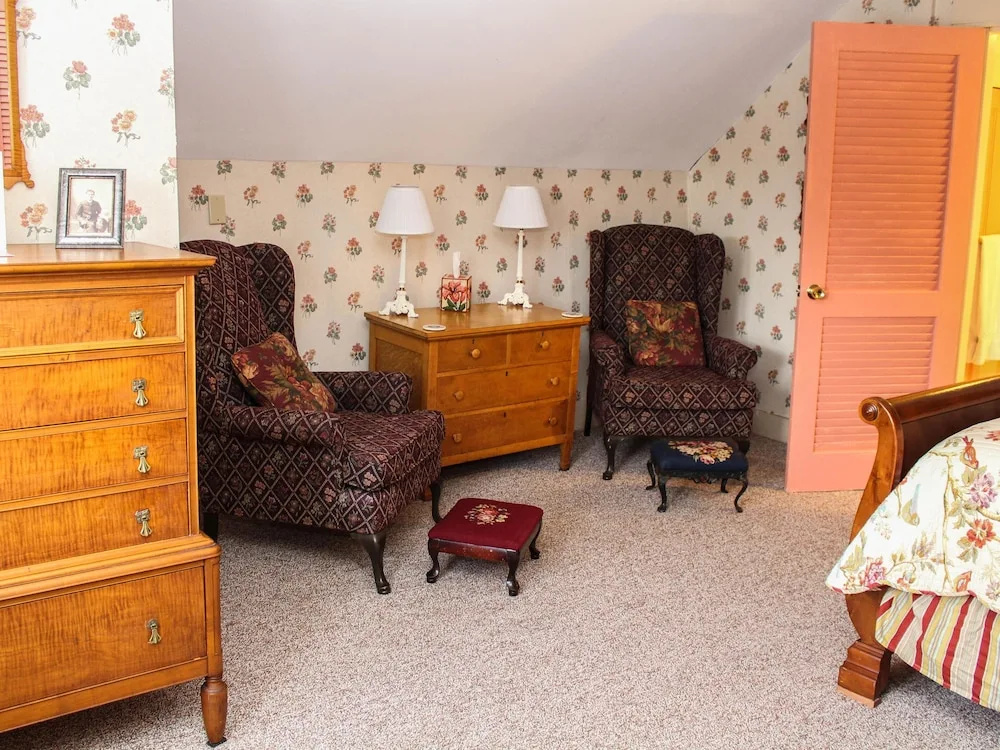 Deluxe Double room with pool view (full double bed)