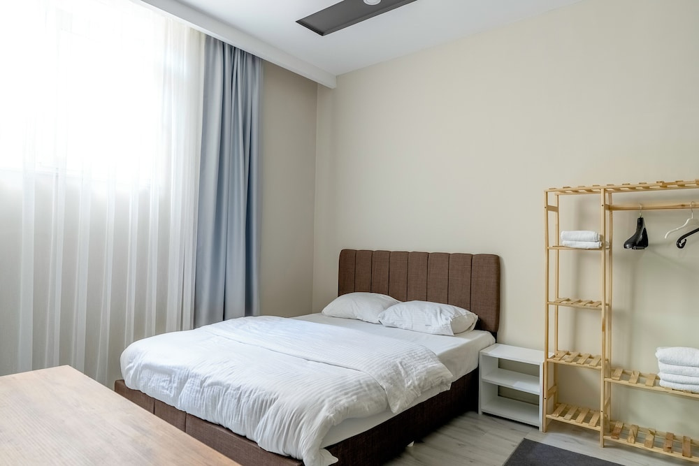 4 Bedrooms Economy Apartment