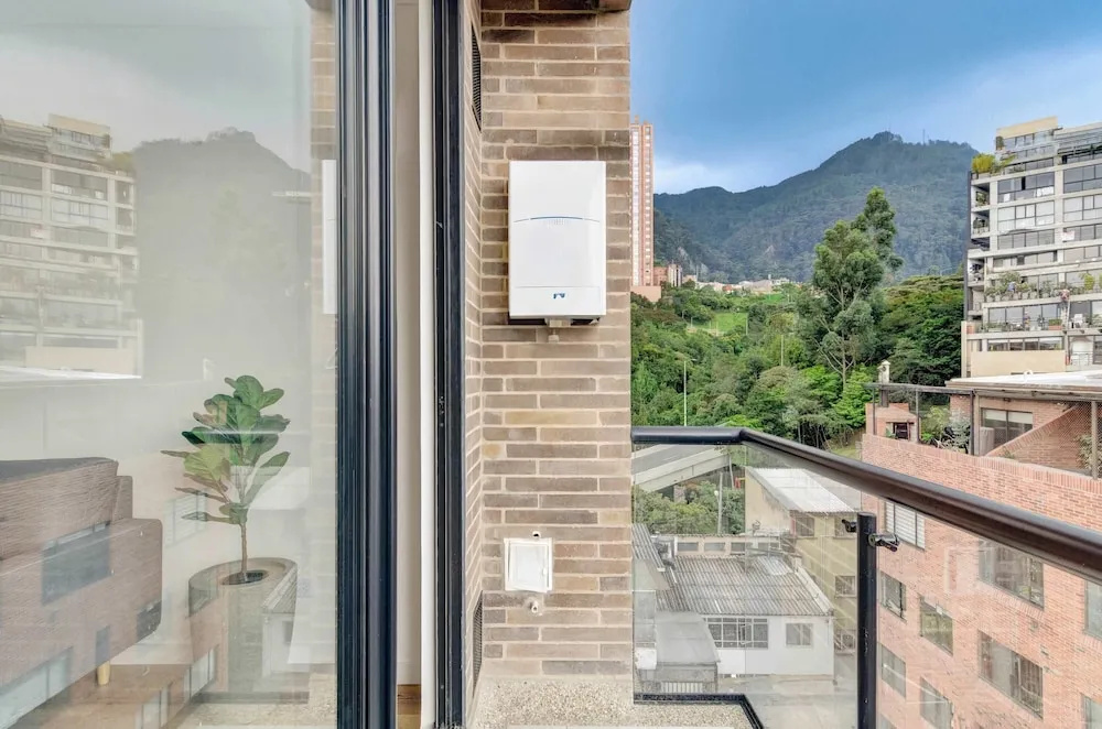 w Amazing 2BR w Balcony in Chapinero Alto