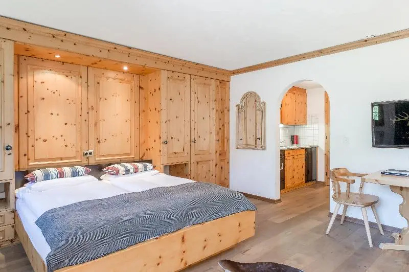 Classic Double room with balcony (full double bed)