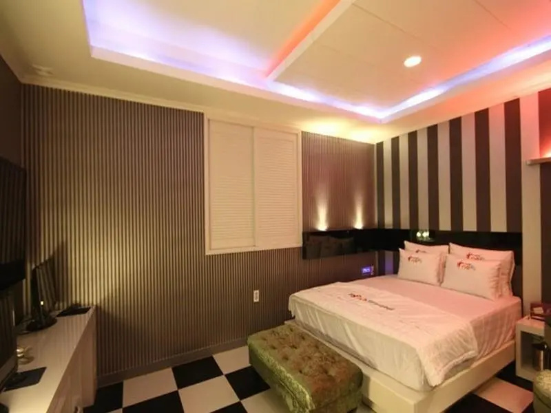 Deluxe Double room (full double bed)