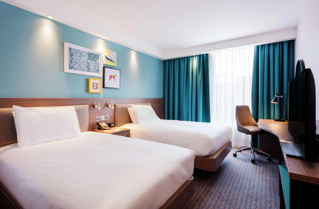 Hampton by Hilton Belfast City Centre Room Type - QUEEN ROOM WITH SOFABED