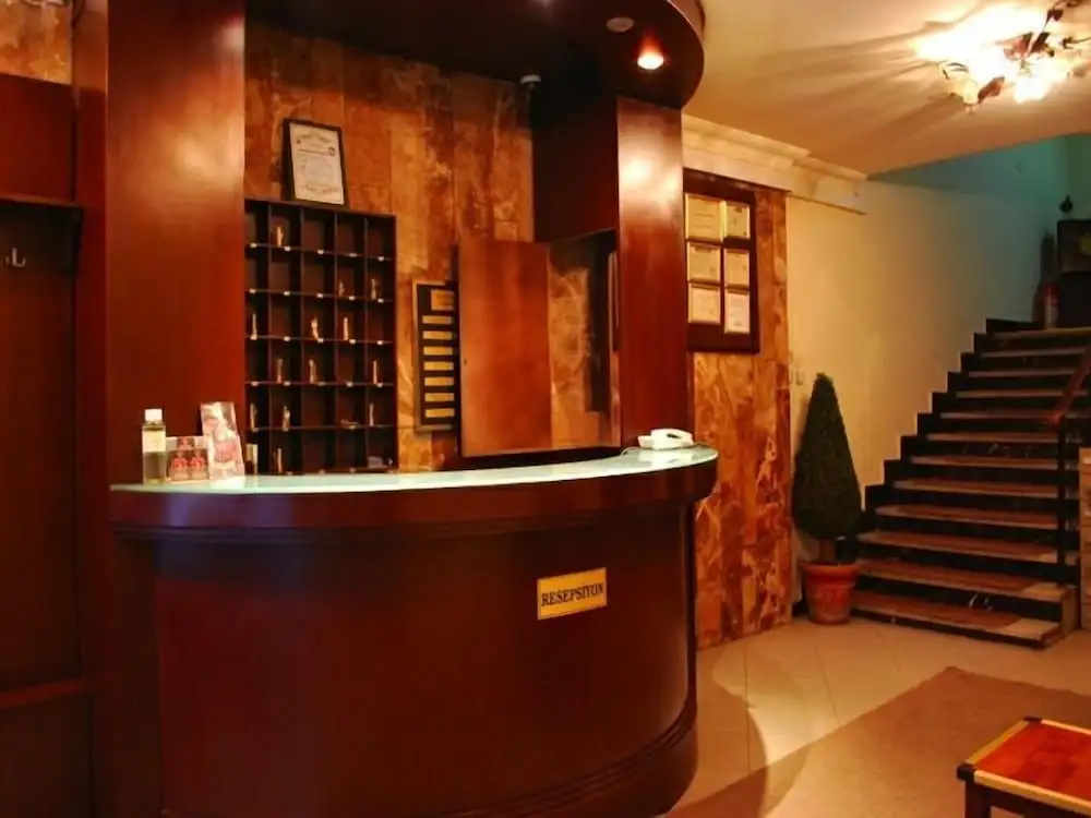 Lobby & Reception