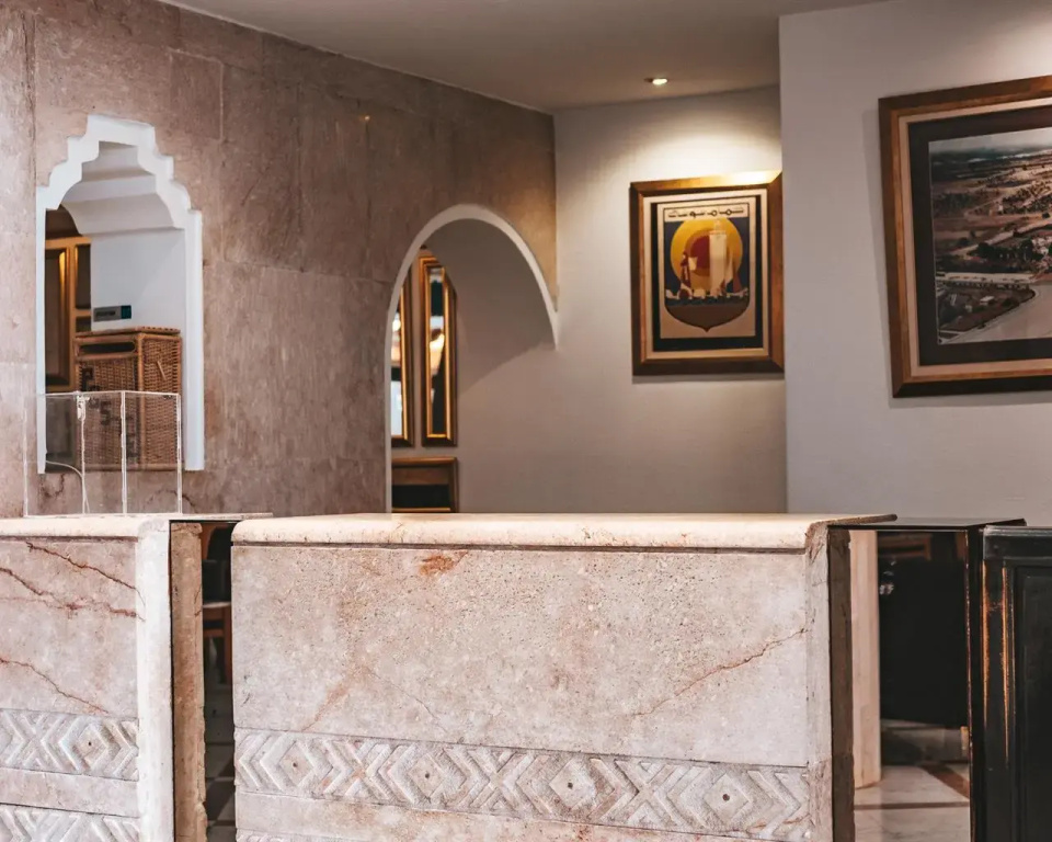 Lobby & Reception