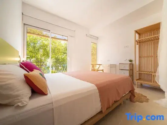 Superior Double room with balcony (full double bed)