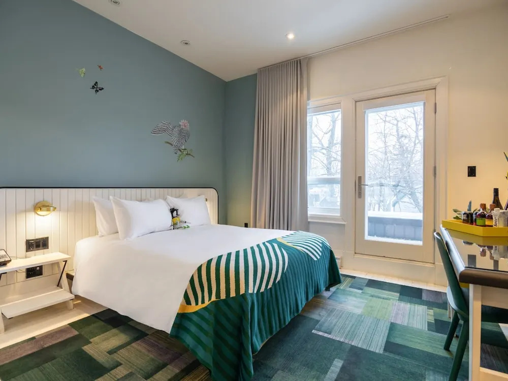 Drake Motor Inn by null