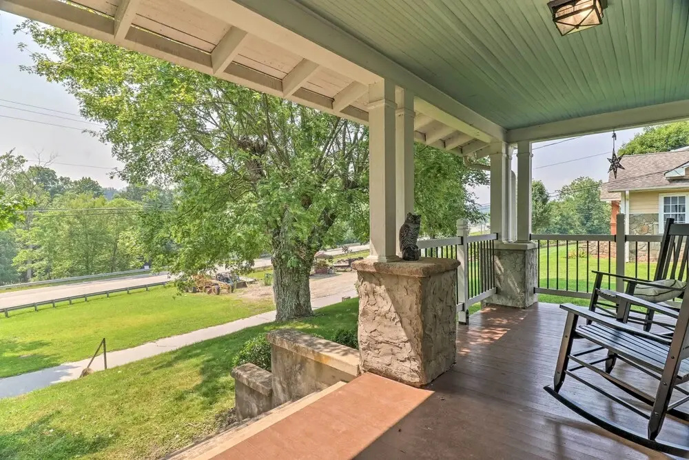 Cozy Home w/ Views < 1 Mi to Lake Junaluska!
