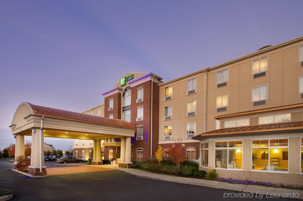 Holiday Inn Express & Suites Schererville image