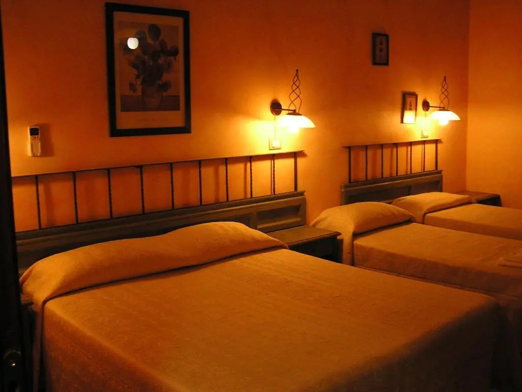 Standard Triple room
