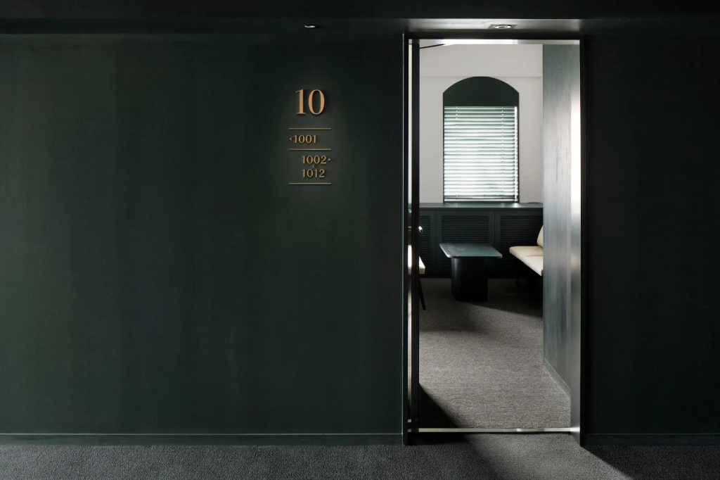 Lobby & Reception